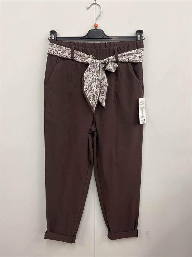 Pantalone marrone con cintura a fantasia su gruccia